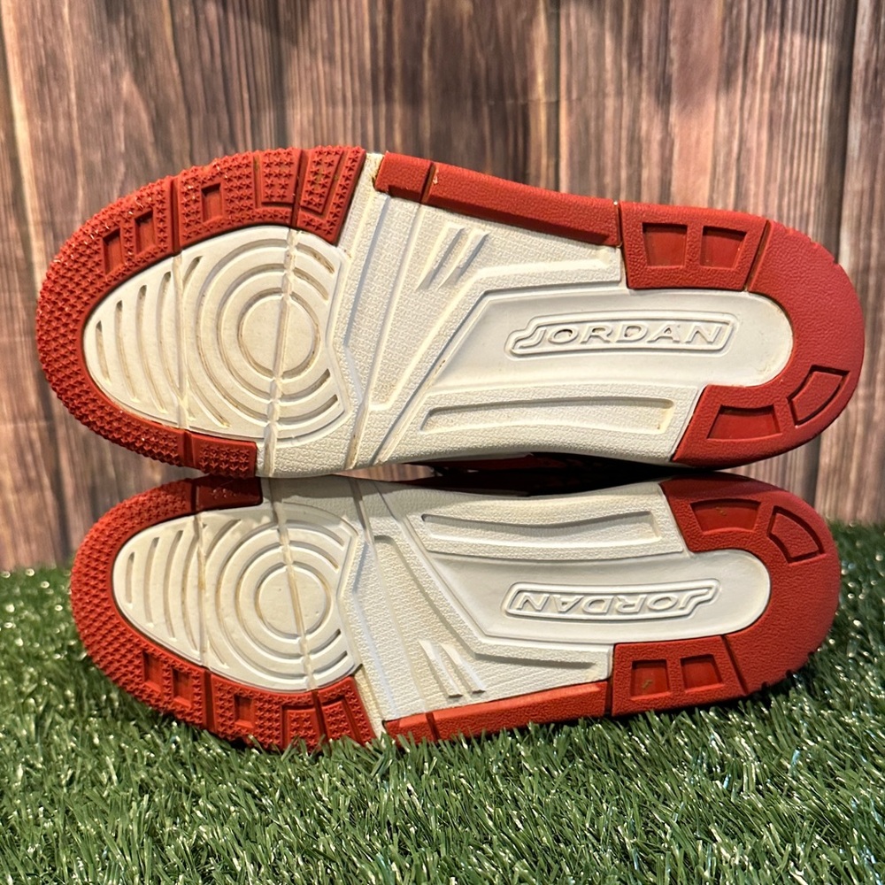 Youth Jordan Red and White Sneakers - Size 2Y - Picture 5 of 6